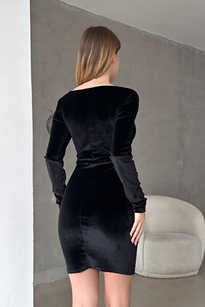 Deafox Detailní minišaty s dlouhým rukávem z černé sametové tkaniny