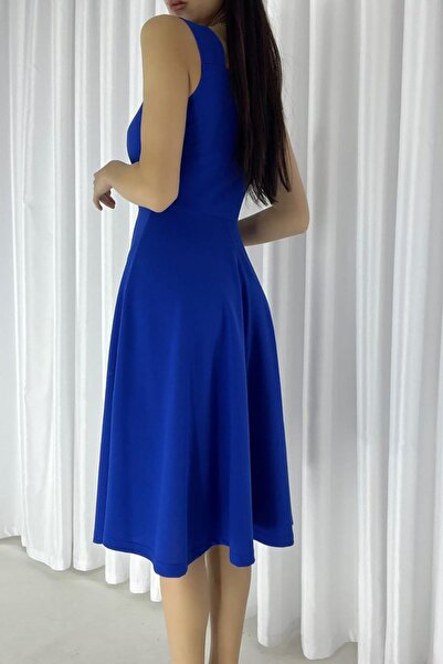 Deafox Saks Blau Importiertes Kreppstoff Kleid mit dicken Trägern und Knopfleiste