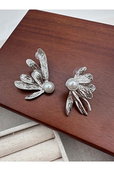 Jerie Pearl Detail Asymmetrical Design Flower Earrings