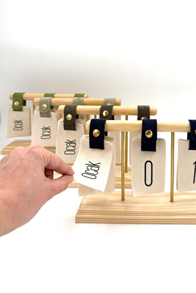 Dathcha Ahşap Stand Masaüstü 2025 Takvim Keten Kumaş Baskı Yılbaşı Hediyesi Bez Takvim