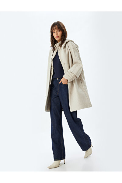 Koton Extra Quilted Cashmere Coat - με κουκούλα, λεπτομέρεια εσωτερικής ενδυμασίας και τσέπες με κουμπιά