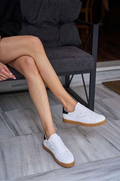 Madamra Weiß-schwarze Damen Sportschuhe mit Retro-Sohle