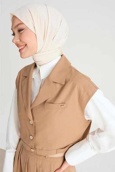 Armine Camel Short Vest - 24Y4901 Model