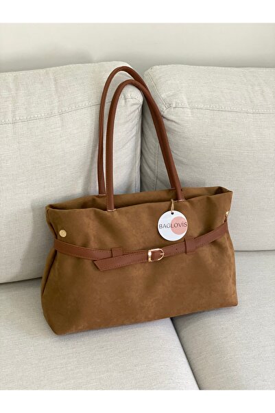 BAGLOVİS ÖNÜ TOKA DETAYLI GENİŞETİLEBİLİR SÜET TABA OMUZ ÇANTASI