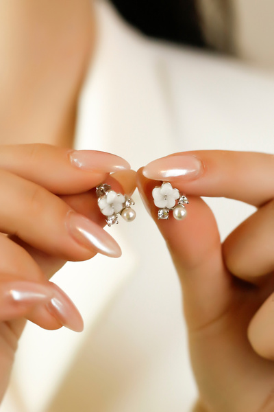 SARIASLAN İncili Manolya Çiçeği Rodyumlu Çivili Gümüş Küpe