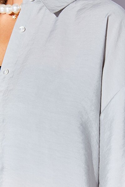 Manche Gri Modal Soft Dokulu Yumuşak Gizli Pat Detaylı Oversize Kadın Gömlek | Mks168262-01