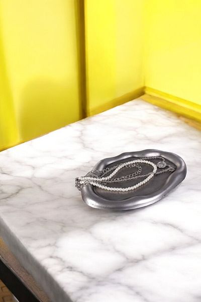 Evene Makeup and Cosmetic Organizer - Decorative Plate, Silver Antique, Color Model 18