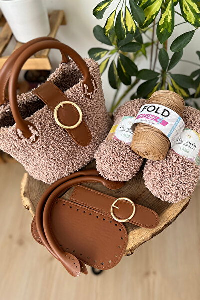 FOLD Чанта от агнешка вълна в цвят „горчив кафе“ – размери на основата 10 x 2...