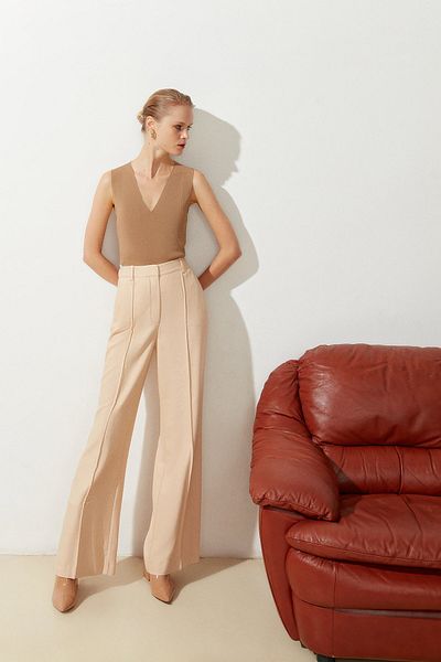 rue Αμάνικη πλεκτή μπλούζα Camel V-Neck