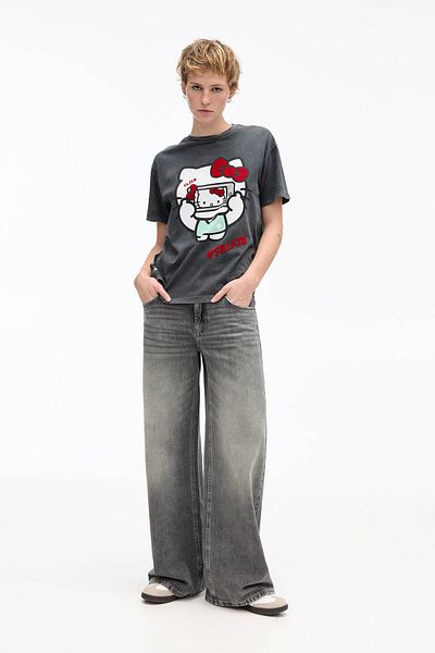 Pull & Bear Hello Kitty selfie T-shirt