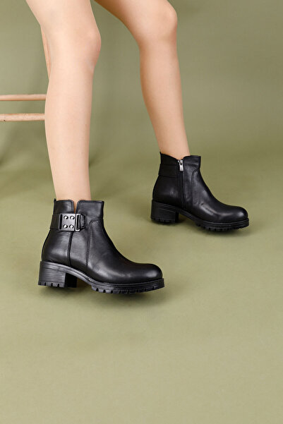 Getcho حذاء نسائي من الجلد الطبيعي باللون الأسود من Ayza