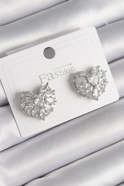 PARILTIATÖLYESİ أقراط نسائية من النحاس الفضي اللون بحجر الزركون على شكل قلب