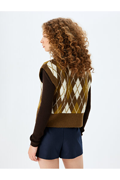 Koton Polo Neck Geometric Patterned Sleeveless Sweater