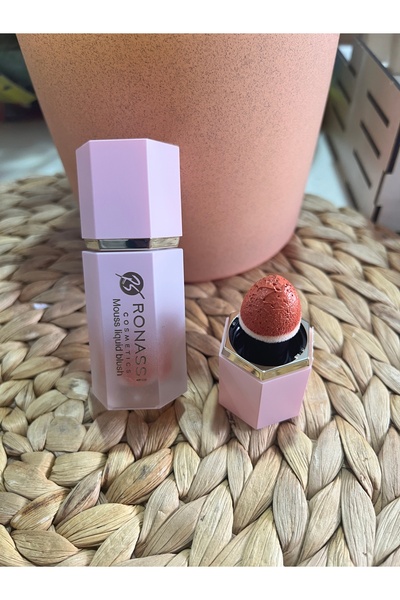 Madam accesorize Ultra HD mouss liquid blush 04