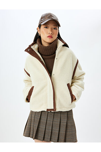 Koton Langärmlige Plüschjacke mit Stehkragen und Druckknöpfen