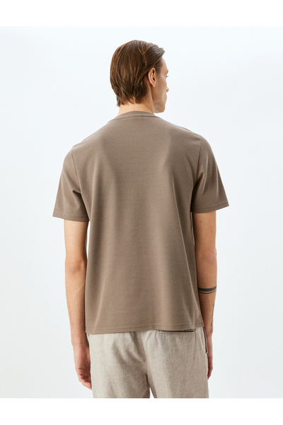Koton Bisiklet Yaka Dikiş Detaylı Regular Fit Pamuk Karışımlı Kısa Kollu Tişört