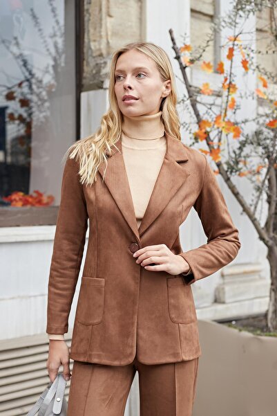 Jument Κομψό μπλέιζερ με κουμπιά με λεπτομέρεια από ύφασμα σουέτ-ταμπά