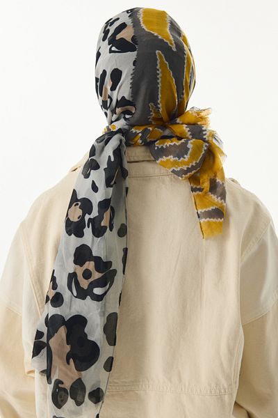 SOFT AKSESUAR Leopard Garnished Two-Color Patterned Shawl
