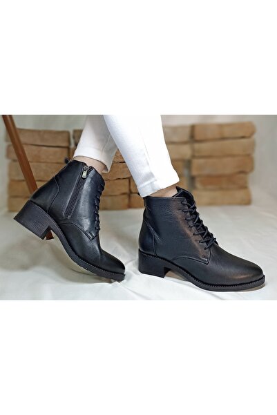 MODESA BY KAVCAR حذاء نسائي من الجلد الطبيعي باللون الأسود مع تفاصيل مطاطية و...