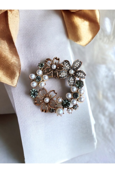 FAYRA ACCESSORIES İnci Işlemeli Çiçek Çelenk Broş