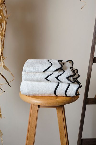 Nazik Home Helena Hand Towel (90 X 150 Cm)
