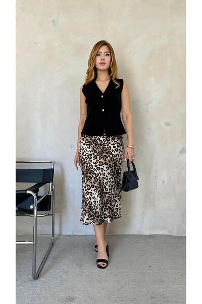 Angel Mia سترة تريكو بتفاصيل أزرار باللون الأسود