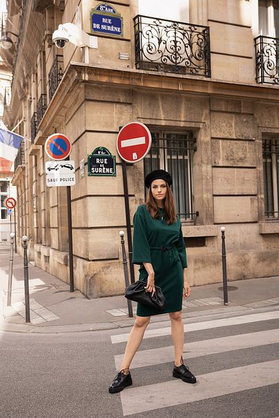 BEWEAR Dress with a waist tie and wide sleeves