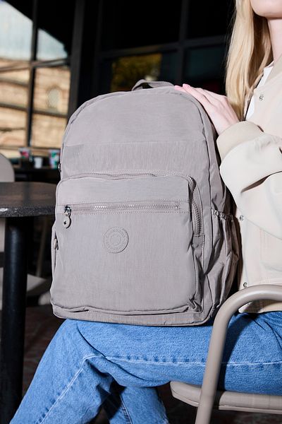 YOGII Unisex Pose Model Laptop Backpack - Κομψή ποιότητα, αδιάβροχο, VIP για το σχολείο και τα ταξίδια