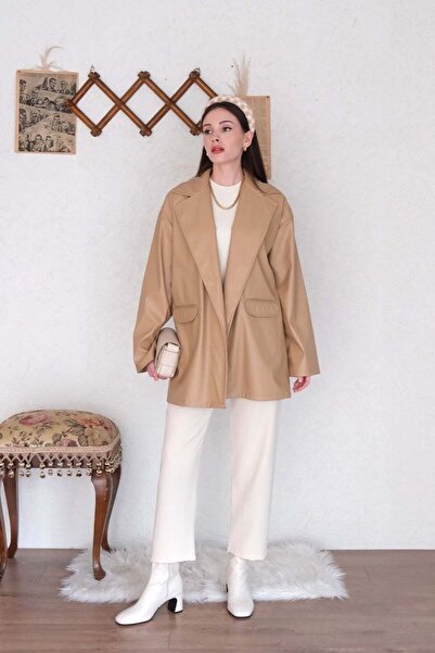 Ceylan Otantik Cream Leather Jacket & Cream Crepe Pipe Leg Pants