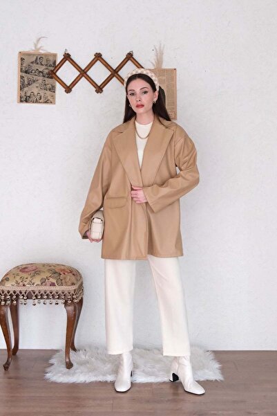 Ceylan Otantik Cream Leather Jacket & Cream Crepe Pipe Leg Pants