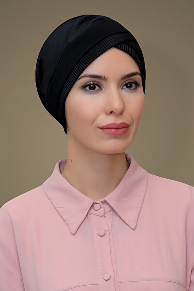 HÜRREM BONE Siyah Pratik Hazır Geçmeli Tesettür Bone Fukuro Piliseli Tek Bantlı Çapraz Büzgülü 1821_01
