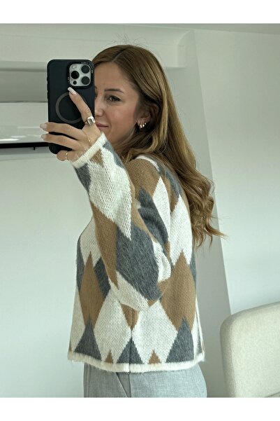 KÜBRA SÖYLEMEZ BOUTİQUE Beige Diamond Pattern Gold Buttoned Cardigan