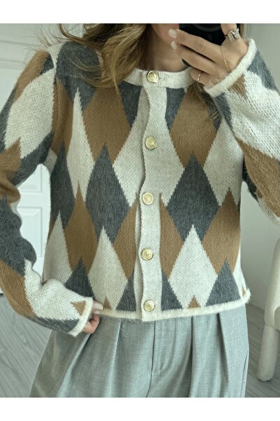 KÜBRA SÖYLEMEZ BOUTİQUE Beige Diamond Pattern Gold Buttoned Cardigan