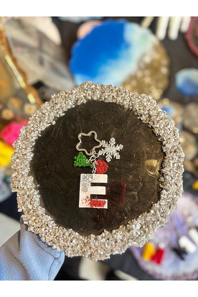 epoksiya حرف E مفهوم العام الجديد سلسلة المفاتيح الايبوكسي ندفة الثلج شجرة الصنوبر كائن القلب الملونة هدية كيرينغ