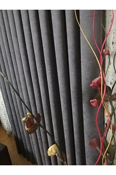 Karesi ستارة ذات ثنيات متوسطة ذات شفرة واحدة باللون الرمادي الداكن - خلفية مق...