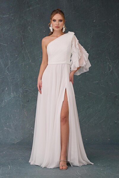 Carmen Beyaz Tek Kol Yırtmaçlı Şifon Dış Çekim Elbisesi