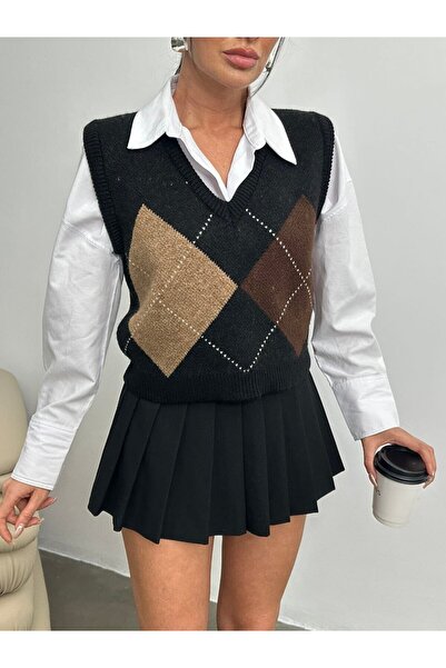 LAMİFUSTORE Women's V-Neck Diamond Patterned Sweater