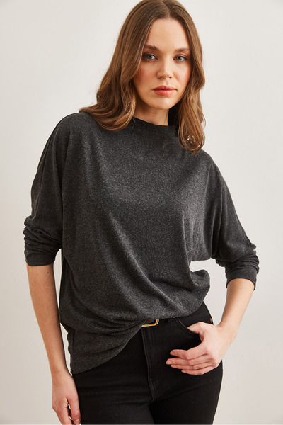 Olalook Γυναικεία μαύρη μπλούζα βισκόζης με γιακά νυχτερίδα BLZ- 19002800