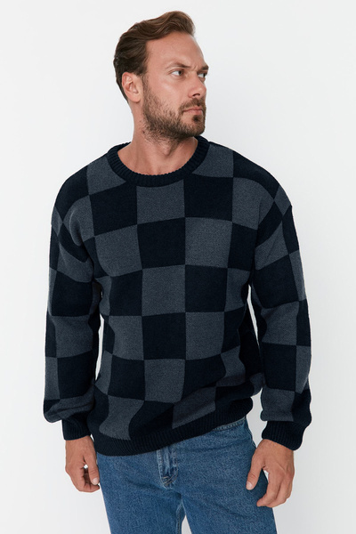 Trendyol Collection Férfi túlméretezett sötétkék kötött pulóver - nyakú, kockás/kockás TMNAW23KZ00279