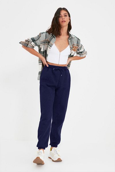 Trendyol Collection Námořnická modrá tlustá uvnitř Fleece Basic pletené tepláky Kalhoty TWOAW22EA0468