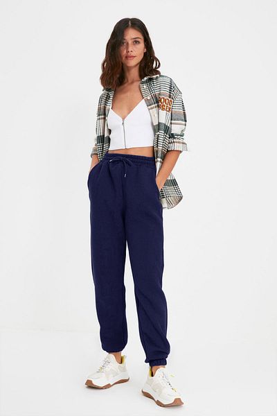 Trendyol Collection Námořnická modrá tlustá uvnitř Fleece Basic pletené tepláky Kalhoty TWOAW22EA0468