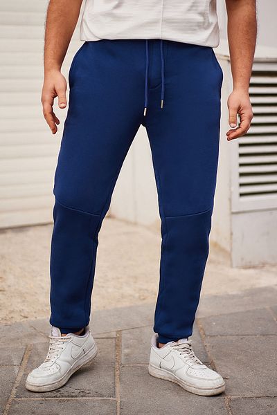 Trendyol Collection Dicke Trainingshose mit Indigo-Nähten - Regular Fit TMNAW25EA00002