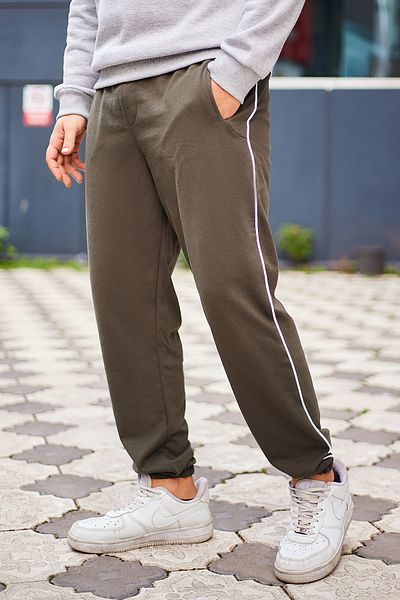 Trendyol Collection Khakifarbene Jogginghose aus 100 % Baumwolle mit normaler/normaler Passform TMNAW25EA00025