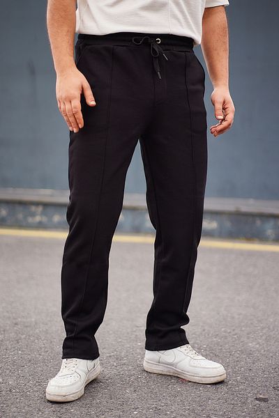 Trendyol Collection Schwarze strukturierte Jogginghose – normaler Schnitt, Nähte im Detail TMNAW25EA00000