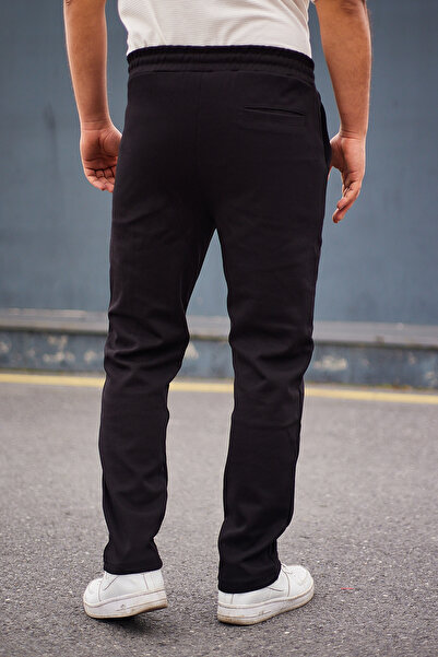 Trendyol Collection Μαύρο παντελόνι με υφή - Κανονικό κόψιμο, λεπτομέρεια ραφής TMNAW25EA00000