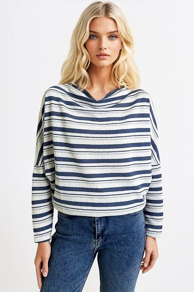 Trend Alaçatı Stili Damen-Strickbluse in Marineblau und Weiß mit Degaje-Ausschnitt und weitem Schnitt ALC-X13126