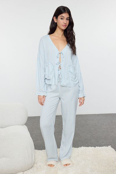 Trendyol Collection Set de pijamale țesute din viscoză cu panglică cu dungi albastre deschise/funda/detaliu de legare THMAW25PT00201