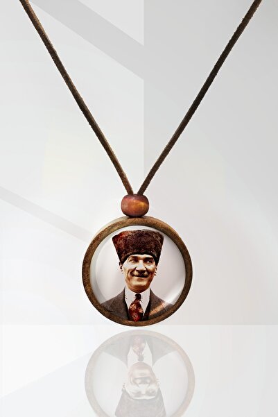 Tahtakolik قلادة أتاتورك الخشبية