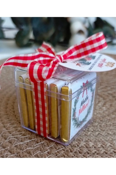 naz mutlu designorganizasyonhediyelikçikolataçiçek Kutu İçinde 6 Adet Farklı Etiketli Sütlü Madlen Çikolata, Yılbaşı Çikolatası, Yeni Yıl Çikolatası