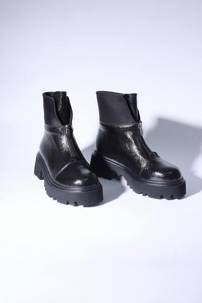 UYEGE WONDERFUL Seri Siyah Rugan Kalın Tabanlı Önden Fermuarlı Kadın Bot